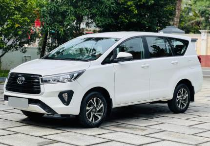 Toyota Innova Crysta Cab